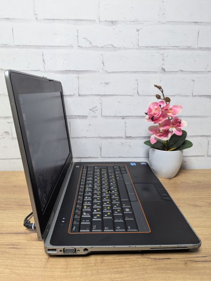 Уцінка! Ноутбук Б/В Dell Latitude E6420, Intel Core i5-2520M, DDR3, SSD 128GB, 15.6" HD