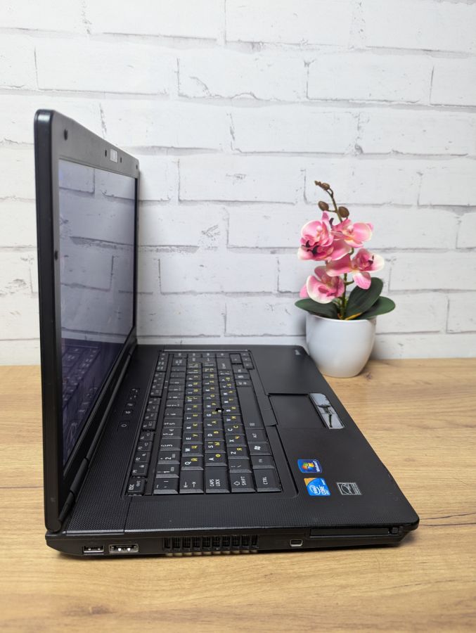 Уцінка! Ноутбук Б/В Toshiba Tecra A11, Intel Core i5-560M, DDR3, SSD 128GB, 15.6" HD