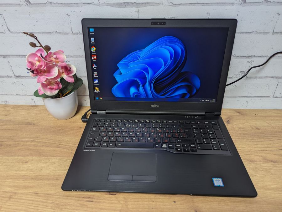 Уцінка! Ноутбук Б/В Fujitsu U758, Intel Core i5-8350U, DDR4 16 GB, SSD 256GB, 15.6" Full HD