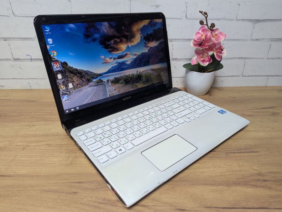 Ноутбук Б/В Sony SVE151J11M, Intel Core i3-3110M, DDR3 8 GB, SSD 128GB, 15.6" HD
