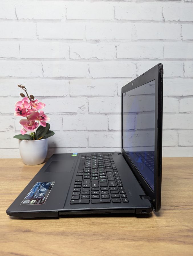 Ноутбук Б/В ASUS R513C, Intel Core i5-3337U, DDR3 8 GB, SSD 256GB, GT 710M, 15.6"