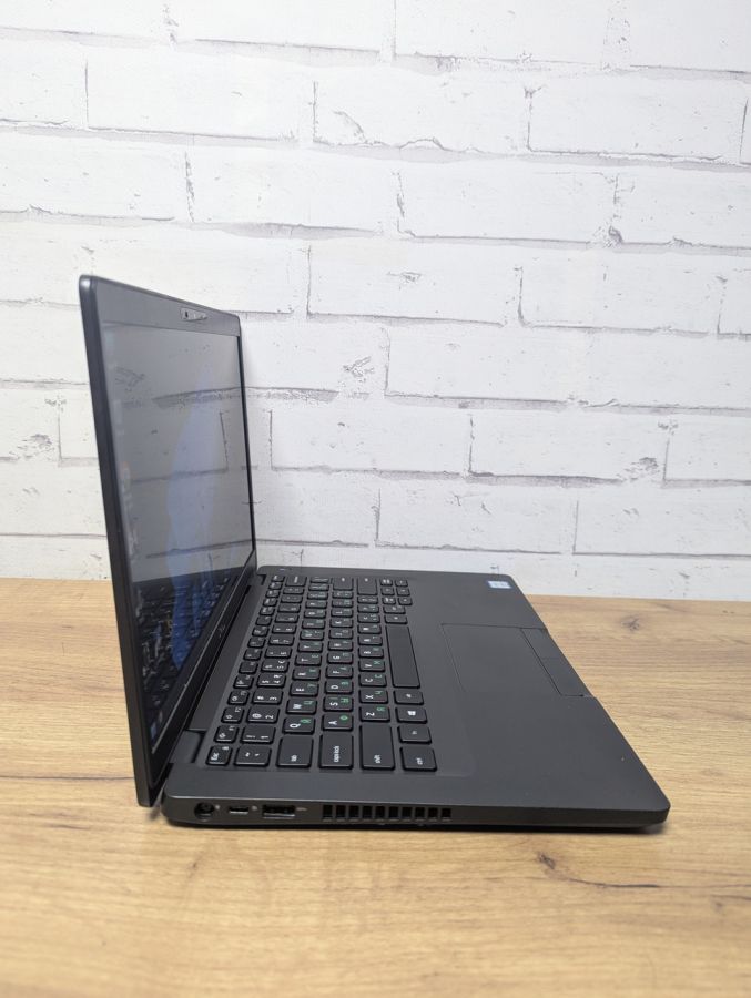 Уцінка! Ноутбук Б/В Dell Latitude 5400, Intel Core i5-8665U, DDR4 8 GB, SSD 256GB, 14" Full HD Сенсор