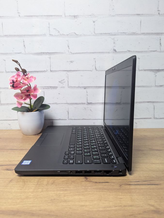 Уцінка! Ноутбук Б/В Dell Latitude 5400, Intel Core i5-8665U, DDR4 8 GB, SSD 256GB, 14" Full HD Сенсор