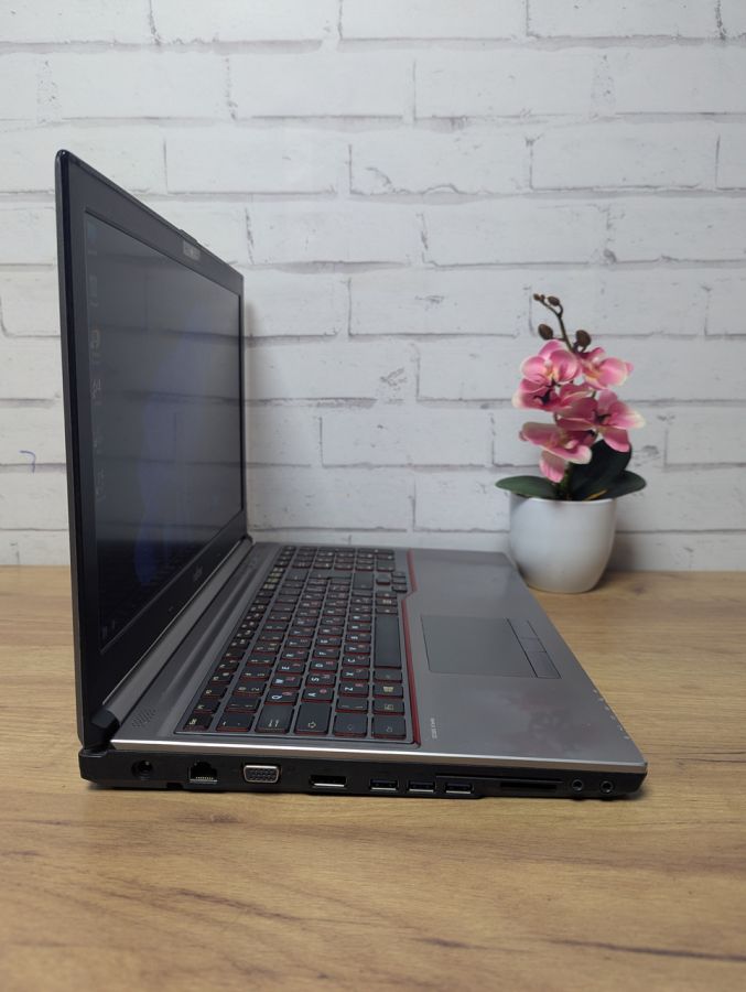 Уцінка! Ноутбук Б/В Fujitsu H730, Intel Core i7-4610M, DDR3 32 GB, SSD 256GB, NVIDIA Quadro K510M 1Gb, 15.6" Full HD