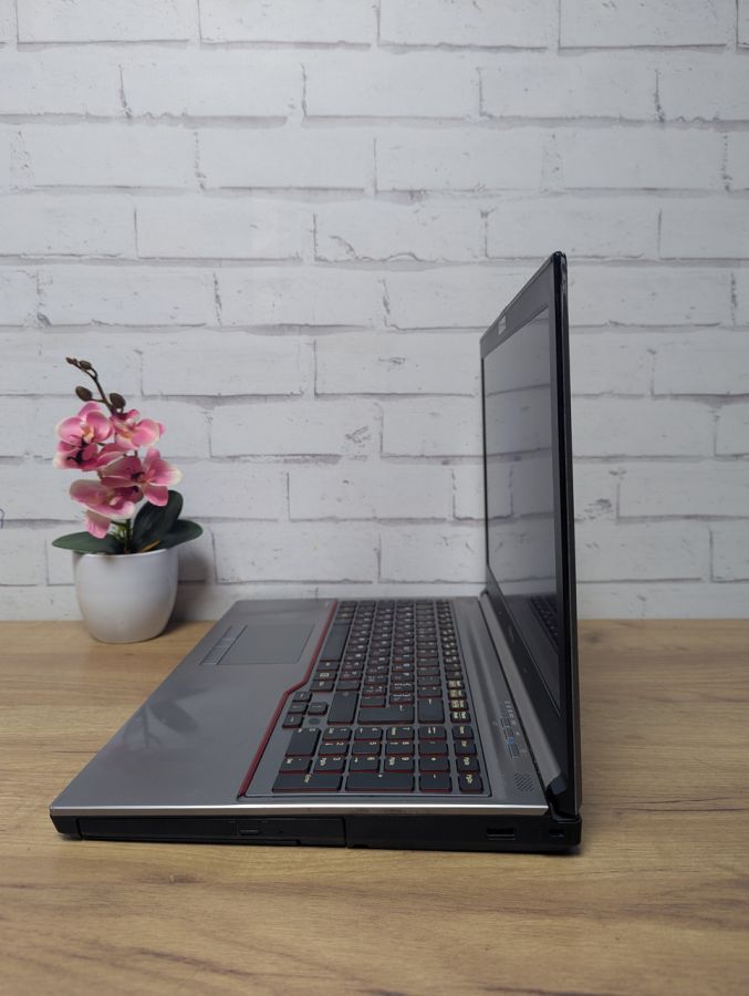 Уцінка! Ноутбук Б/В Fujitsu H730, Intel Core i7-4610M, DDR3 32 GB, SSD 256GB, NVIDIA Quadro K510M 1Gb, 15.6" Full HD