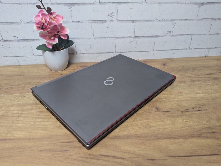 Ноутбук Б/В Fujitsu H730, Intel Core i7-4610M, DDR3 32GB, SSD 256GB, NVIDIA Quadro K510M 1GB, 15.6" Full HD