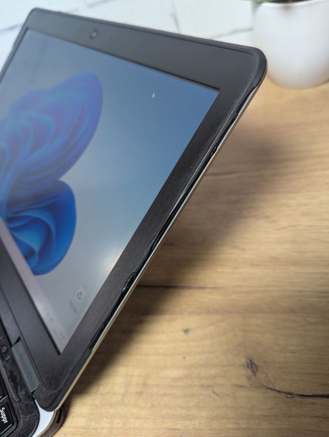 Уцінка! Ноутбук Б/В Dell Latitude E7240, Intel Core i5-4300U, DDR3 8 GB, SSD 256GB, 17.3" HD