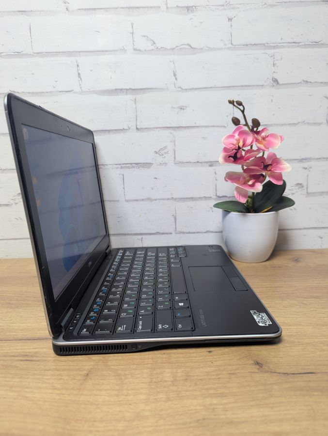 Уцінка! Ноутбук Б/В Dell Latitude E7240, Intel Core i5-4300U, DDR3 8 GB, SSD 256GB, 17.3" HD
