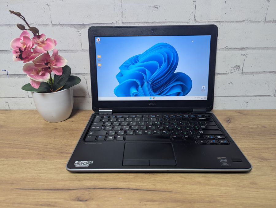 Уцінка! Ноутбук Б/В Dell Latitude E7240, Intel Core i5-4300U, DDR3 8 GB, SSD 256GB, 17.3" HD