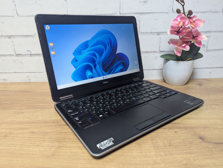 Уцінка! Ноутбук Б/В Dell Latitude E7240, Intel Core i5-4300U, DDR3 8 GB, SSD 256GB, 17.3" HD