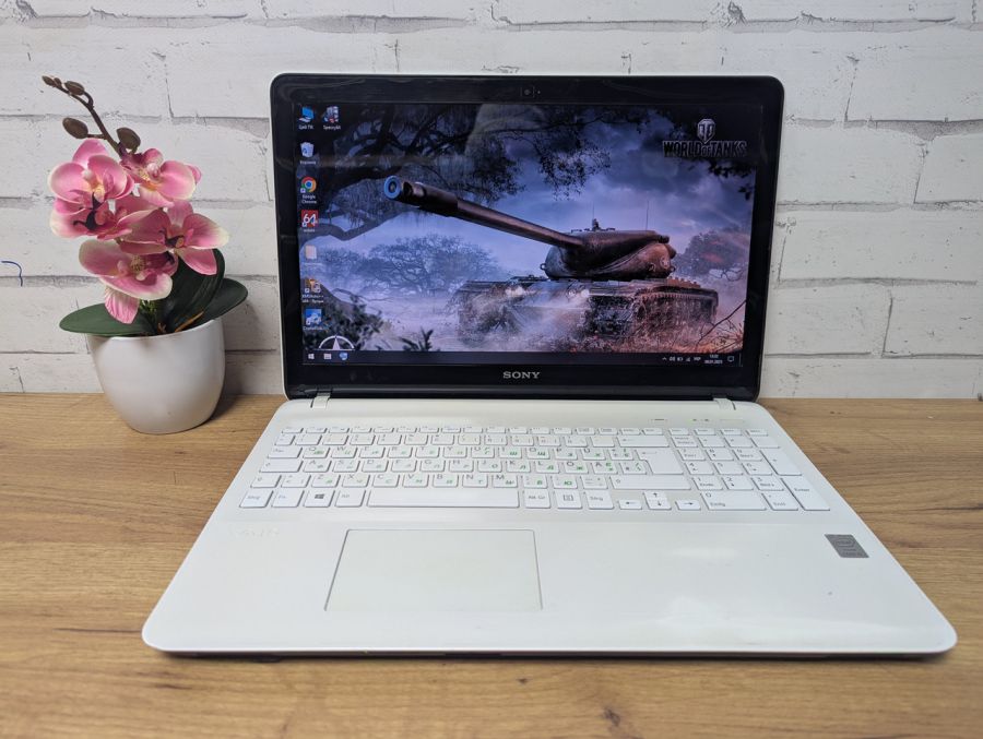 Уцінка! Ноутбук Б/В Sony SVF153A1YM, Intel Core i5-4200U, DDR3 8 GB, SSD 256GB, GT 740M 2GB, 15.6"