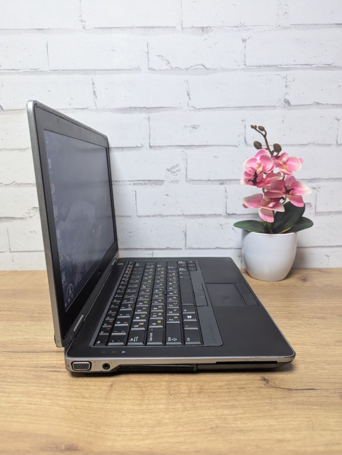 Уцінка! Ноутбук Б/В Latitude E6320, Intel Core i5-2520M, DDR3 8 GB, SSD 128GB, 15.6" HD