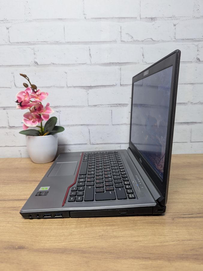 Уцінка! Ноутбук Б/В Fujitsu E744, Intel Core i5-4300M, DDR3 16 GB, SSD 128GB, 14" HD