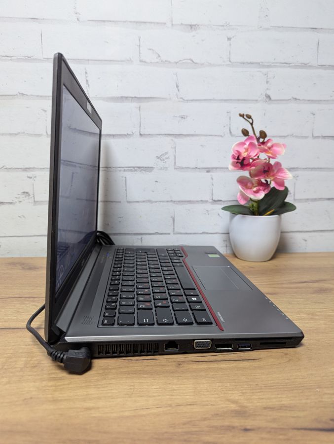 Уцінка! Ноутбук Б/В Fujitsu E744, Intel Core i5-4300M, DDR3 16 GB, SSD 128GB, 14" HD