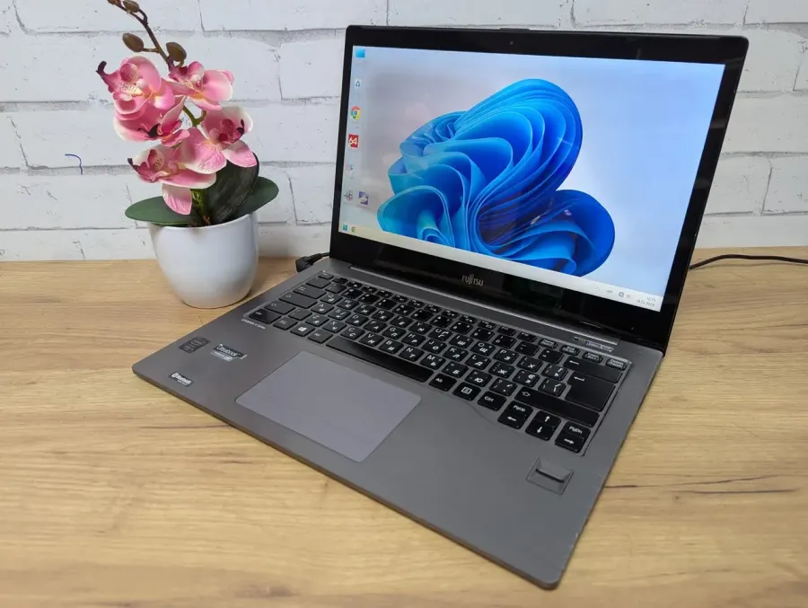 Ноутбук Б/В Fujitsu U904, Intel Core i5-4300U, DDR3 6GB, SSD 128GB, 14" HD Сенсор