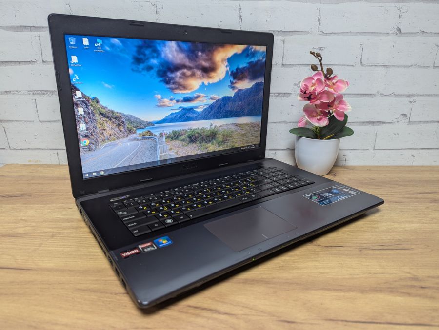 Ноутбук Б/В ASUS A75D, AMD A8-4500M, DDR3 8 GB, SSD 256GB, AMD Radeon HD 7600M, 17.3" HD