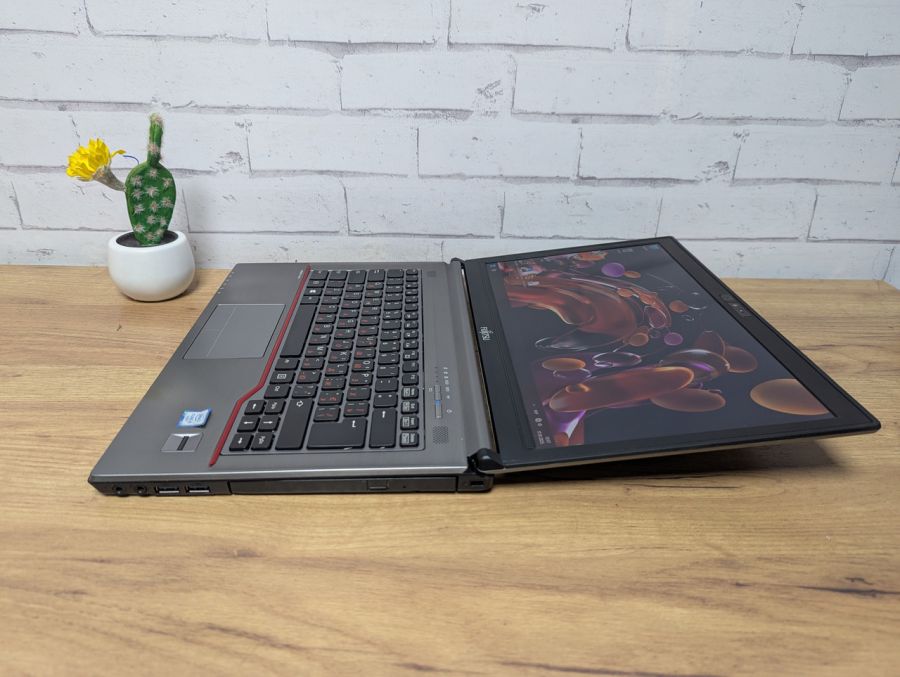 Уцінка! Ноутбук Б/В Fujitsu E745, Intel Core i5-5300U, DDR3 8 GB, SSD 128GB, 14" HD