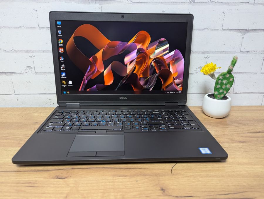 Ноутбук Б/В Dell Latitude 5580, Intel Core i5-7300U, DDR4 8 GB, SSD 256GB, 15.6" Full HD