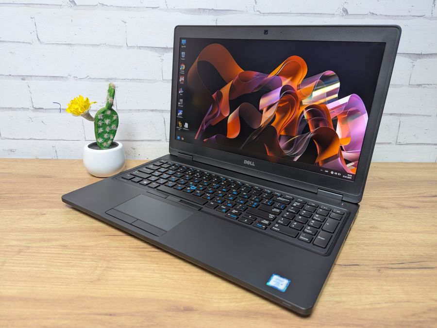 Ноутбук Б/В Dell Latitude 5580, Intel Core i5-7300U, DDR4 8 GB, SSD 256GB, 15.6" Full HD