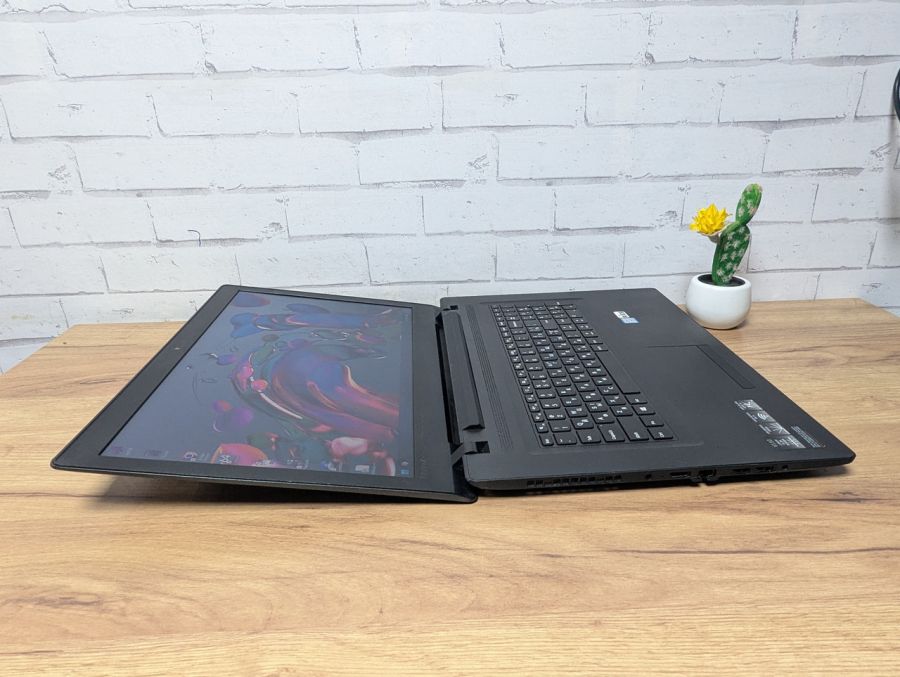Ноутбук Б/В Lenovo V110-17IKB, Intel Core i5-7200U, DDR3 12 GB, SSD 240GB, 17.3" HD