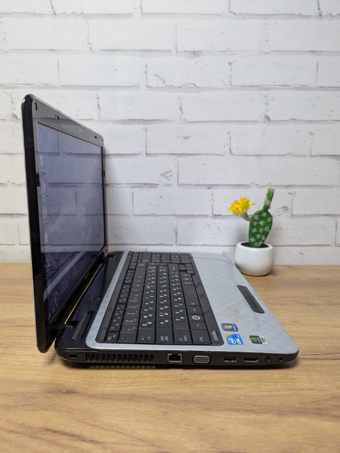 Ноутбук Б/В Toshiba Satelite L750-13B, Intel Core i3-380M, DDR3 8 GB, SSD 256GB, GT 525M 1Gb, 15.6"