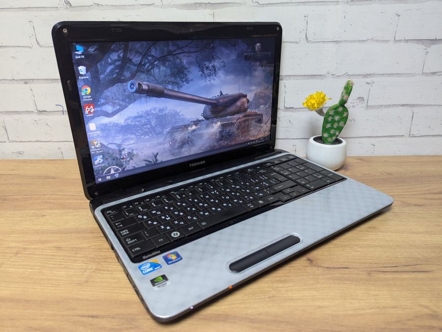 Ноутбук Б/В Toshiba Satelite L750-13B, Intel Core i3-380M, DDR3 8 GB, SSD 256GB, GT 525M 1Gb, 15.6"