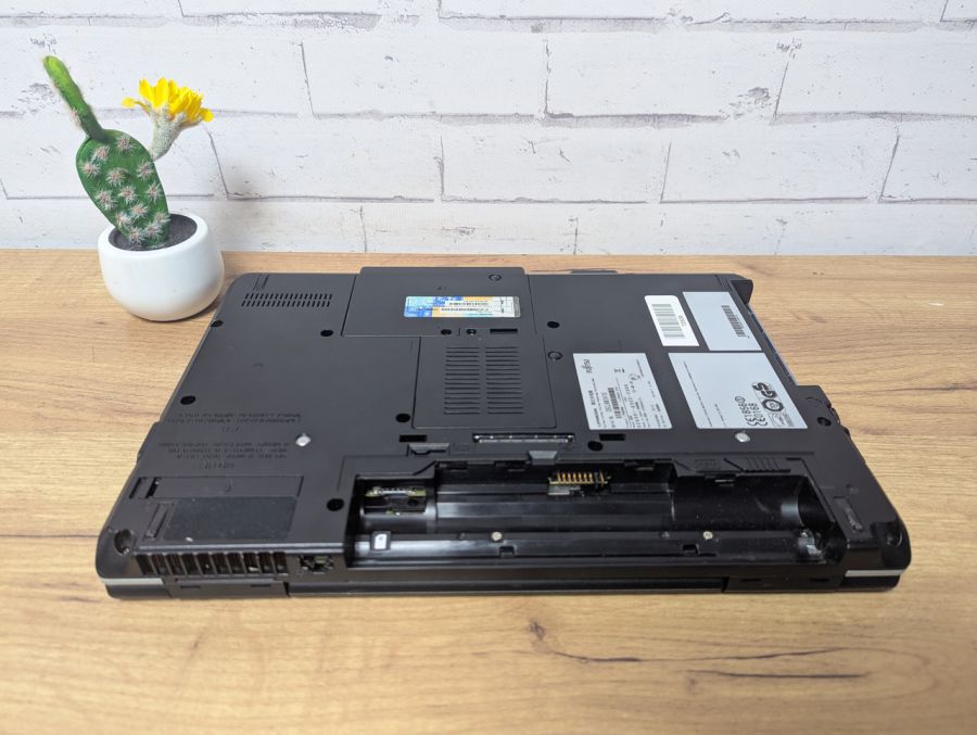 Уцінка! Ноутбук Б/В Fujitsu S781, Intel Core i5-2540M, DDR3 8 GB, SSD 128GB, 13.3" HD