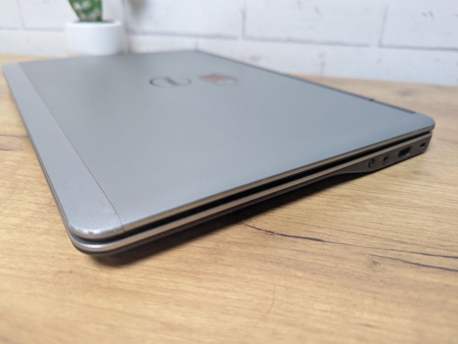 Уцінка! Ноутбук Б/В Dell Latitude E7440, Intel Core i5-4300U, DDR3 8 GB, SSD 128GB, 14" HD