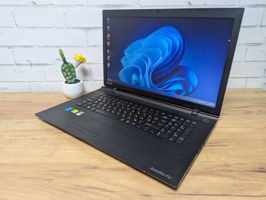 Ноутбук Б/В Toshiba Satelite Pro C70-C-19E, Intel Core i5-5200U, DDR3 12 GB, SSD 256GB, NVIDIA GeForse 930M 2Gb, 17.3"