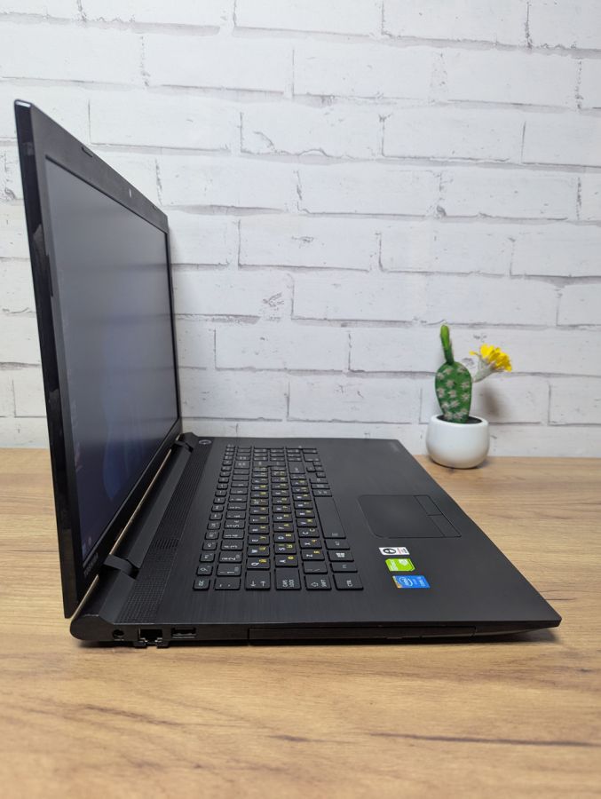 Ноутбук Б/В Toshiba Satelite Pro C70-C-19E, Intel Core i5-5200U, DDR3 12 GB, SSD 256GB, NVIDIA GeForse 930M 2Gb, 17.3"