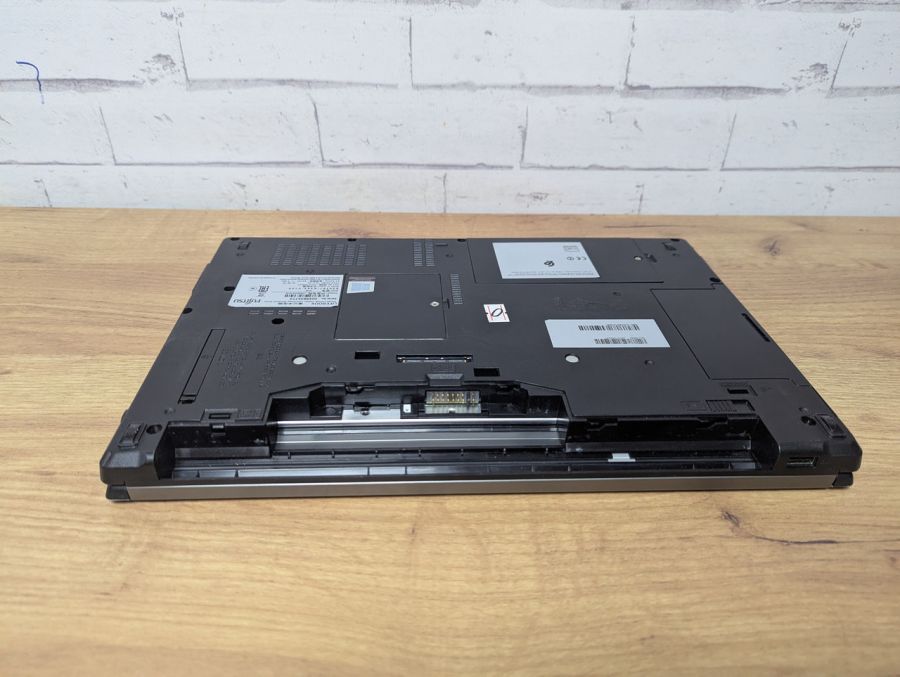 Уцінка! Ноутбук Б/В Fujitsu E746, Intel Core i5-6200U, DDR4 8 GB, SSD 128GB, 14" HD