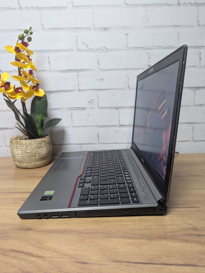 Уцінка! Ноутбук Б/В Fujitsu E754, Intel Core i5-4300M, DDR3 8 GB, SSD 128GB, 15.6" HD