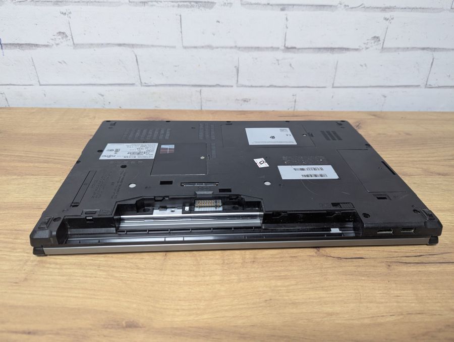 Ноутбук Б/В Fujitsu E754, Intel Core i5-4300M, DDR3 8GB, SSD 128GB, 15.6" HD