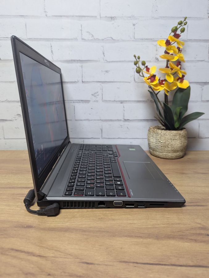 Ноутбук Б/В Fujitsu E754, Intel Core i5-4300M, DDR3 8GB, SSD 128GB, 15.6" HD