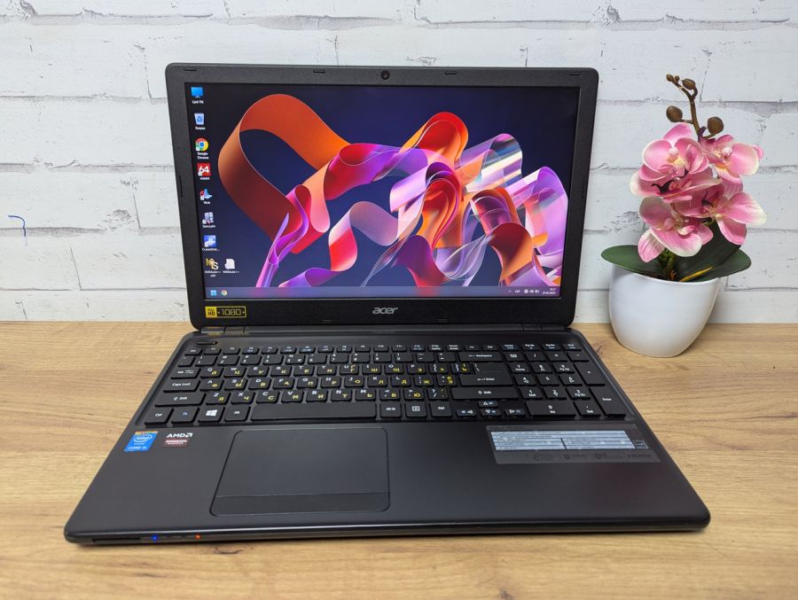 Ноутбук Б/В Acer Aspire E1-572G, Intel Core i3-4200U, DDR3 8 GB, SSD 256GB, 15.6" Full HD