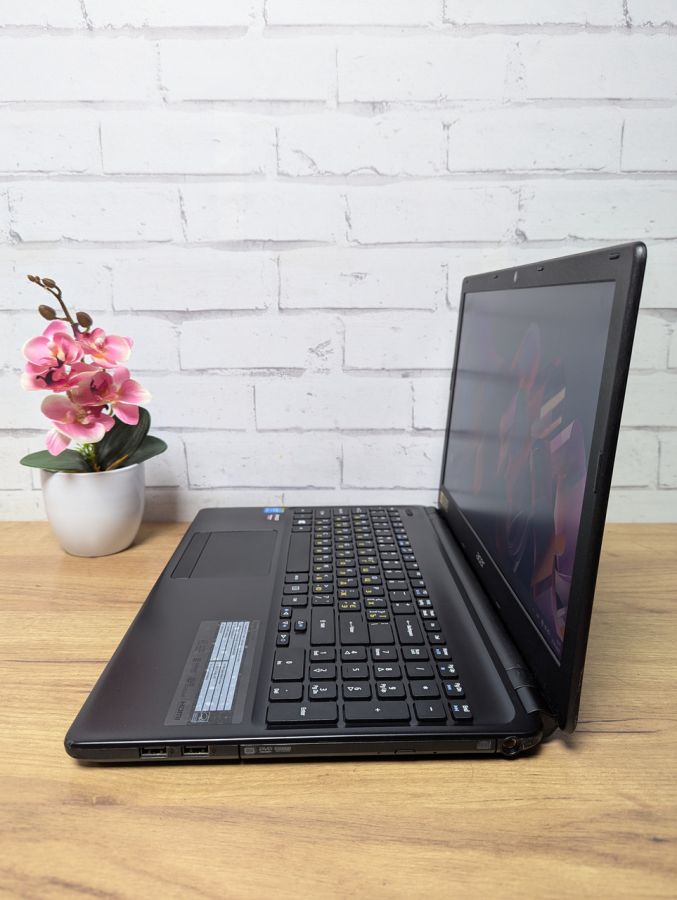 Ноутбук Б/В Acer Aspire E1-572G, Intel Core i3-4200U, DDR3 8 GB, SSD 256GB, 15.6" Full HD