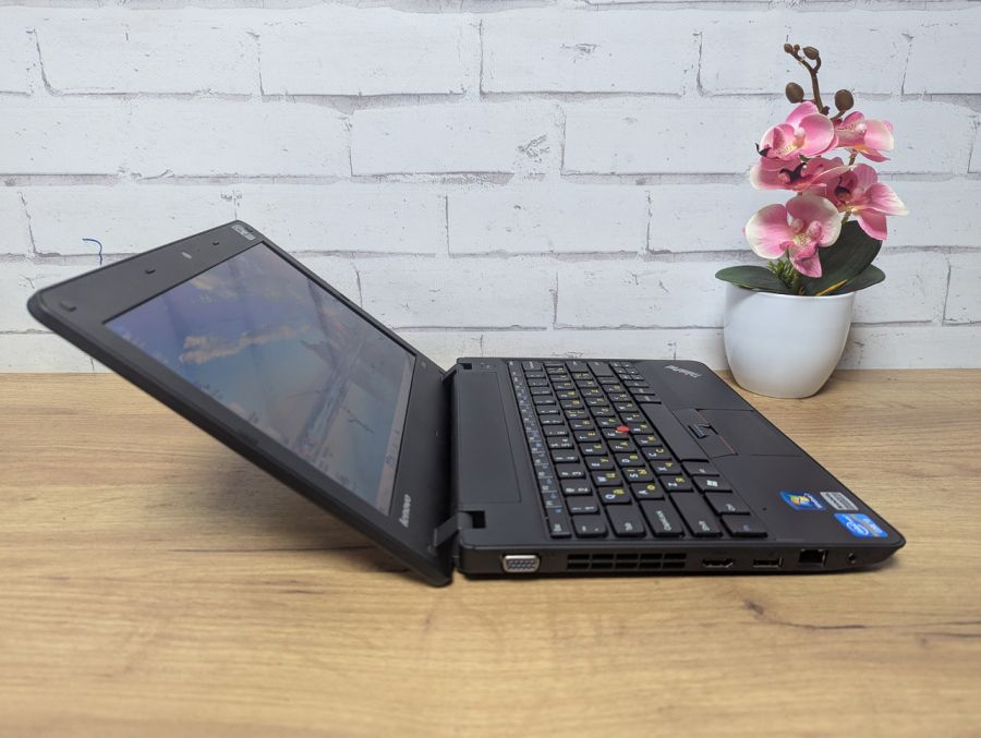 Ноутбук Б/В Lenovo ThinkPad X121E, Intel Core i3-2367M, DDR3 8 GB, SSD 128GB, 11.6" HD