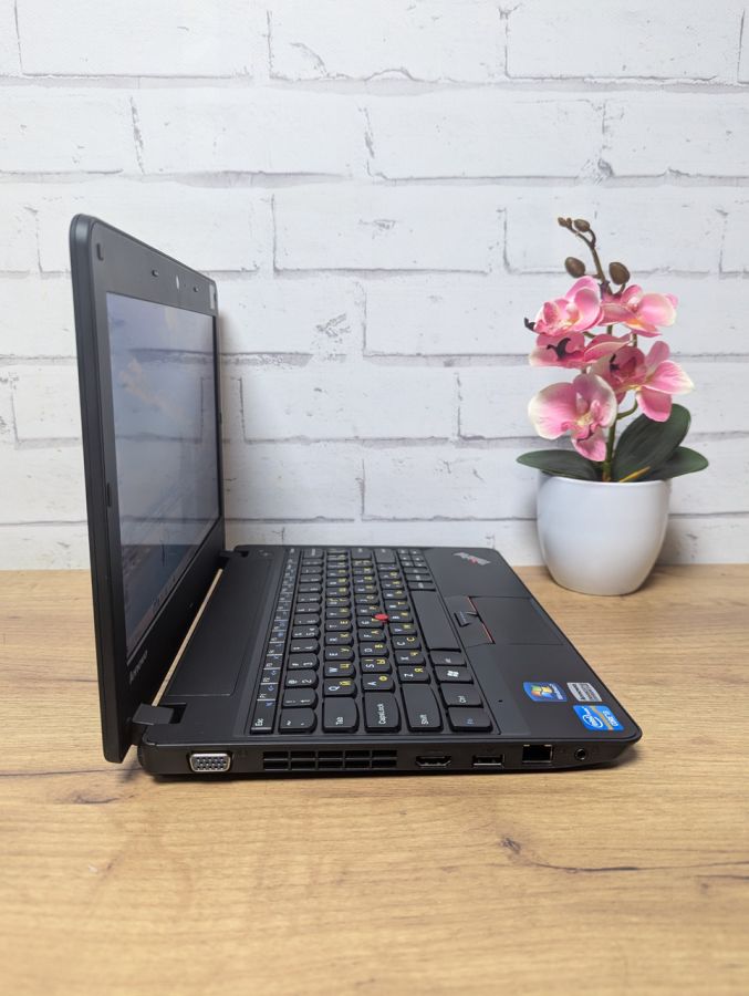 Ноутбук Б/В Lenovo ThinkPad X121E, Intel Core i3-2367M, DDR3 8 GB, SSD 128GB, 11.6" HD