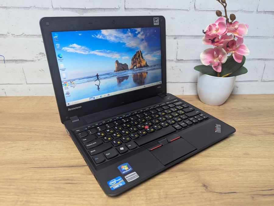 Ноутбук Б/В Lenovo ThinkPad X121E, Intel Core i3-2367M, DDR3 8 GB, SSD 128GB, 11.6" HD