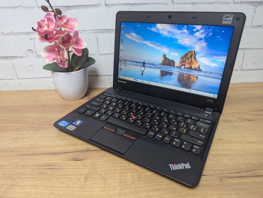 Ноутбук Б/В Lenovo ThinkPad X121E, Intel Core i3-2367M, DDR3 8 GB, SSD 128GB, 11.6" HD