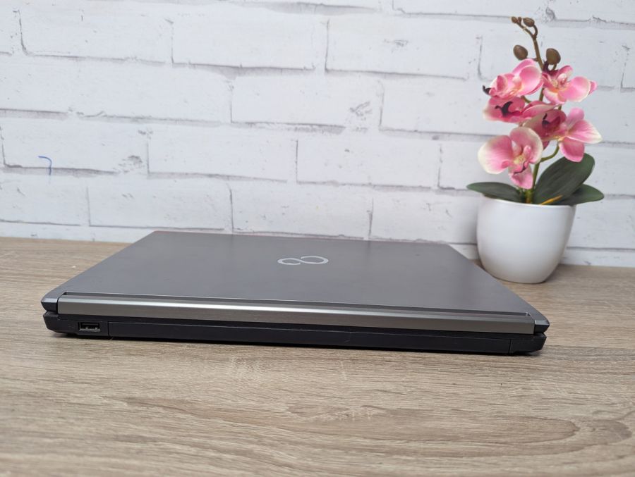 Ноутбук Б/В Fujitsu LifeBook E746, Intel Core i5-6200U, DDR3 8GB, SSD 128GB, 14" HD