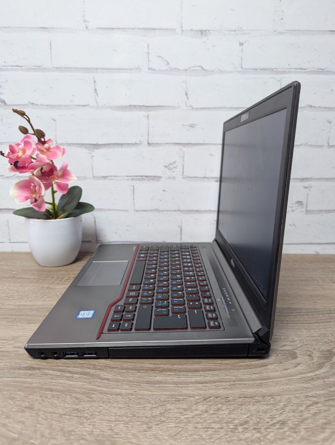Ноутбук Б/В Fujitsu LifeBook E746, Intel Core i5-6200U, DDR4 8 GB, SSD 128GB, 14" HD