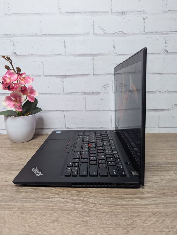 Ноутбук Б/В Lenovo ThinkPad T490S, Intel Core i5-8265U, DDR3 8 GB, SSD 256GB, 14" Full HD Сенсор