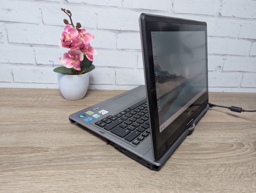 Уцінка! Ноутбук Б/В Fujitsu LifeBook T902, Intel Core i5-3340M, DDR3 8 GB, SSD 128GB, 13.3" (1600x900x64Hz)