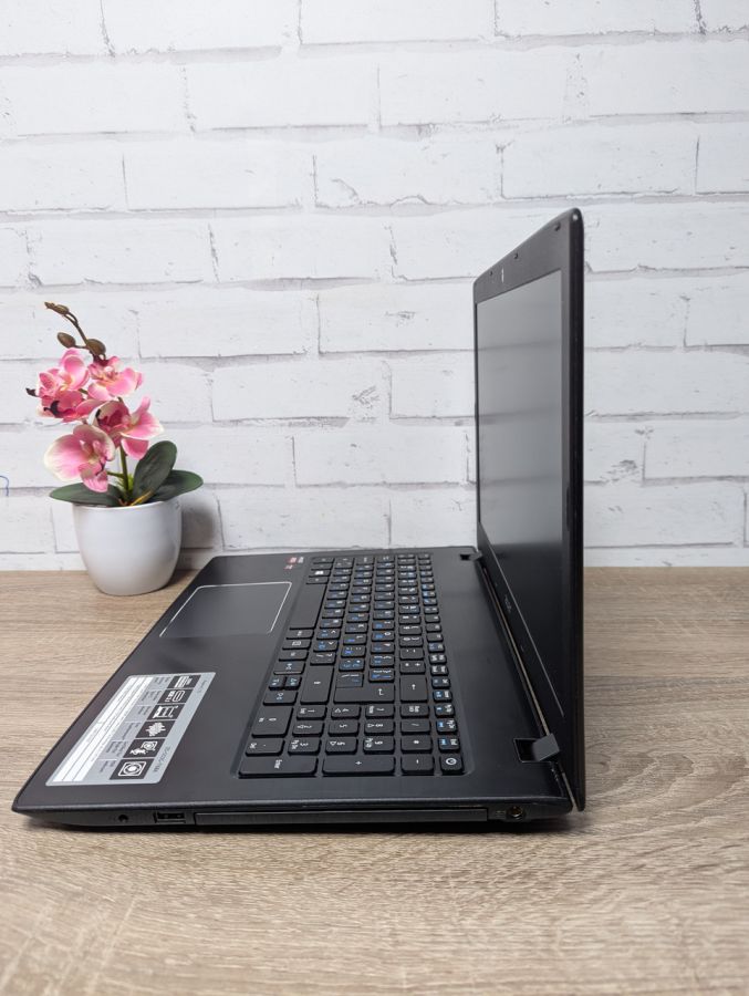 Ноутбук Б/В Acer Aspire E 15, AMD A10-9600P, DDR3 16 GB, SSD 256GB, AMD Radeon R7 M340, 15"