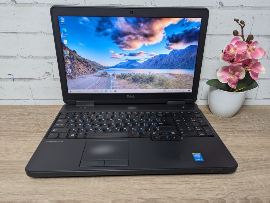 Уцінка! Ноутбук Б/В Dell Latitude E5540, Intel Core i3-4030U, DDR3 8 GB, SSD 128GB, 15.6" HD