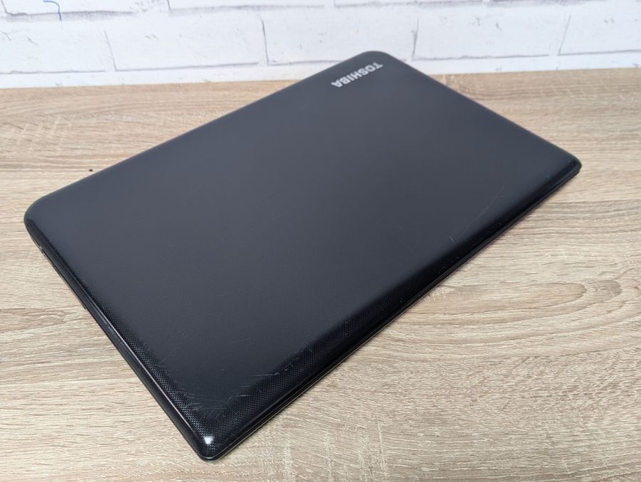 Ноутбук Б/В Toshiba C70-B-140, Intel Core i5-4210U, DDR3 8 GB, SSD 256GB, 17.3" (1600x900x60Hz)
