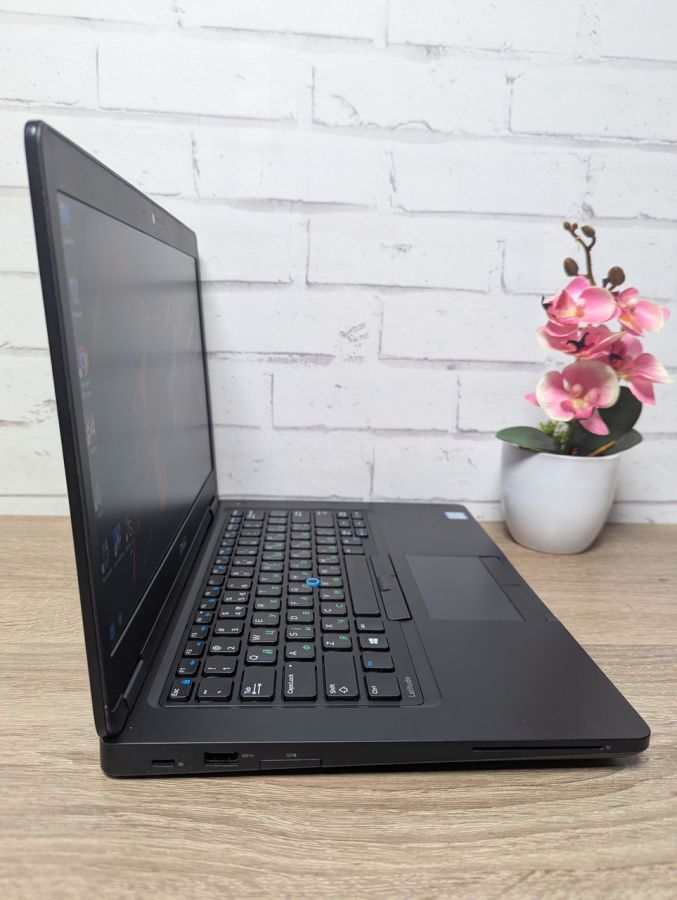Ноутбук Б/В Dell Latitude 5480, Intel Core i5-6300U, DDR4 8 GB, SSD 256GB, 14" Full HD