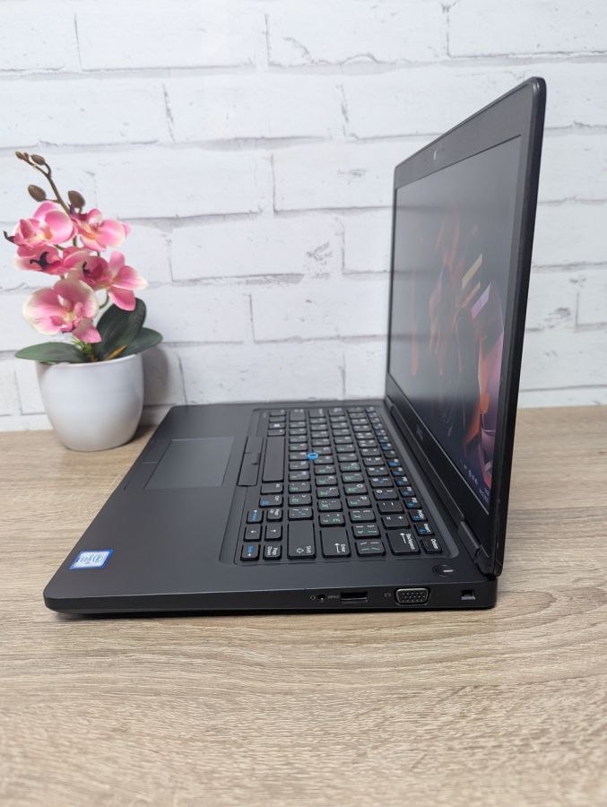 Ноутбук Б/В Dell Latitude 5480, Intel Core i5-6300U, DDR4 8 GB, SSD 256GB, 14" Full HD
