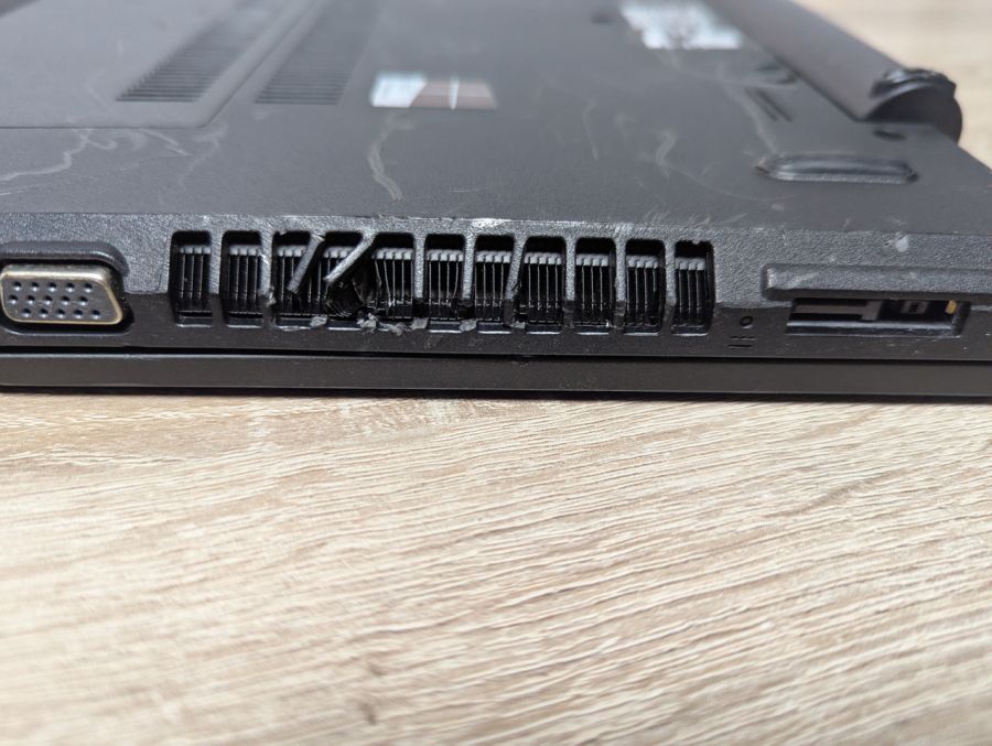 Уцінка! Ноутбук Б/В Lenovo E51-80, Intel Core i5-6200U, DDR3 8 GB, SSD 128GB, 15.6" HD
